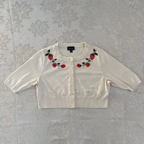 Retro Chic by Torrid Cottagecore Strawberry Cropped Cardigan Sweater Size 0 - Picture 15 of 16